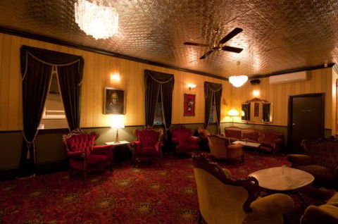 Back Bar Cocktail Lounge & Function Venue - Holiday Find 3