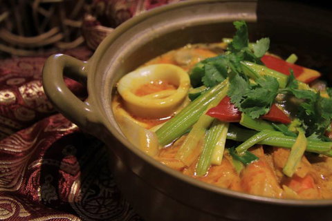 Indian Curry Bazaar - Holiday Find 0