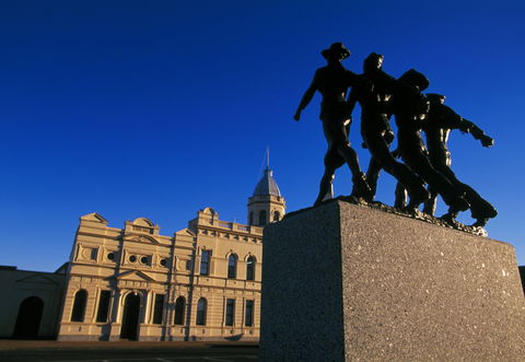 ANZAC Day - Holiday Find 0