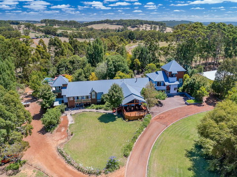 Chimes Spa Retreat - Holiday Find 0