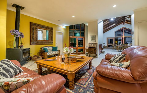 Chimes Spa Retreat - Holiday Find 4