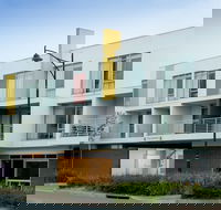 Mawson Lakes Hotel  Function Centre - Holiday Find