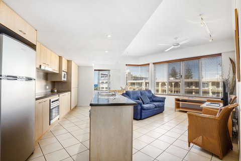 Rolling Surf Resort - Holiday Find 4