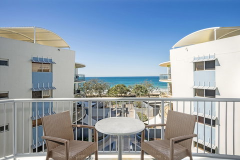 Rolling Surf Resort - Holiday Find 3