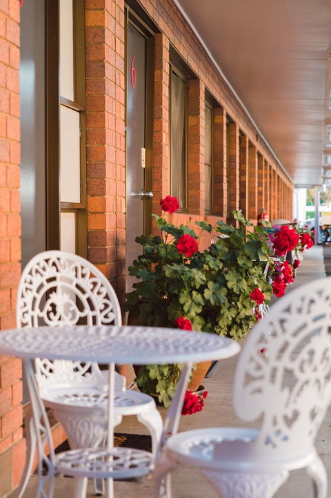 Country Pathfinder Motor Inn - Holiday Find 0