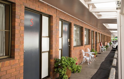 Country Pathfinder Motor Inn - Holiday Find 2