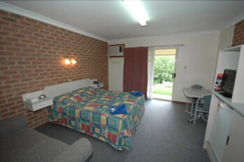 Burra Motor Inn - Holiday Find 2