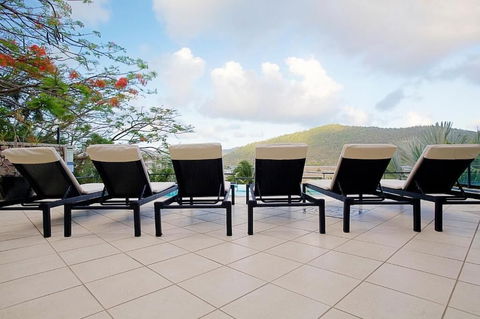 At Waterfront Whitsunday Retreat - Holiday Find 3