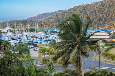 At Waterfront Whitsunday Retreat - Holiday Find 5