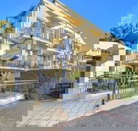 Golden Riviera Beach Resort - Holiday Find