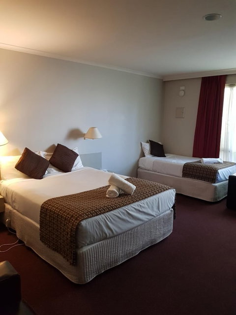 Ringwood Lake Inn - Holiday Find 5