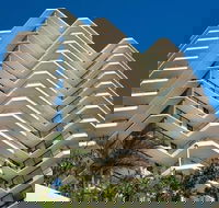 Beach House Seaside Resort Coolangatta - Holiday Find