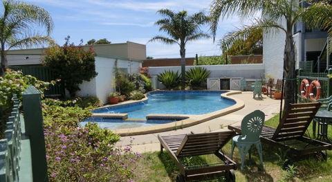 Banjo Paterson Motor Inn - Holiday Find 6