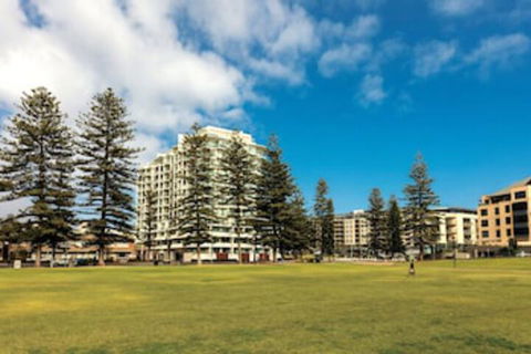 Oaks Glenelg Liberty Suites - Holiday Find 0