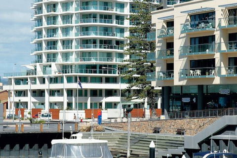 Oaks Glenelg Liberty Suites - Holiday Find 5