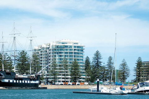 Oaks Glenelg Liberty Suites - Holiday Find 2
