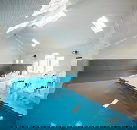 Deep Blue Hotel  Hot Springs - Holiday Find