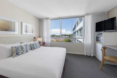 Oaks Nelson Bay Lure Suites - Holiday Find 7