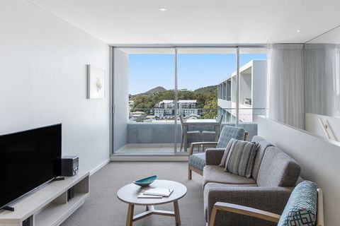 Oaks Nelson Bay Lure Suites - Holiday Find 4