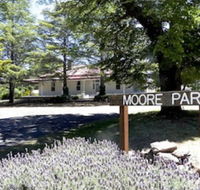 Moore Park Inn - Holiday Find