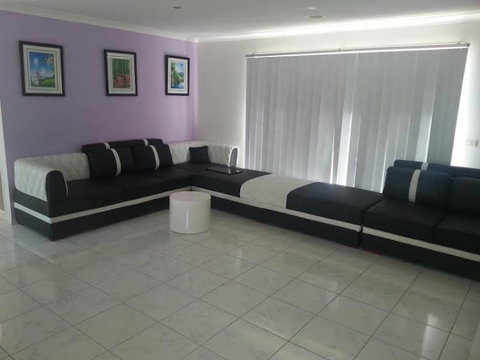 Homestay Melourne - Holiday Find 1