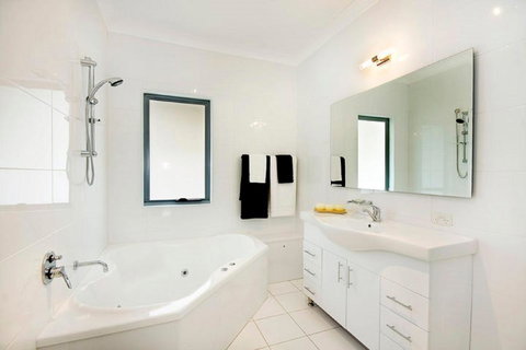 The Beach Townhouse - Holiday Find 2