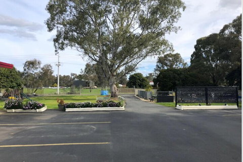 Wattle Motel - Holiday Find 4