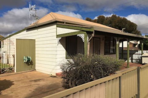 Away Cottages Broken Hill - Holiday Find 0