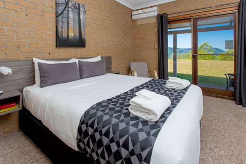 Lookout Mountain Retreat - Holiday Find 6