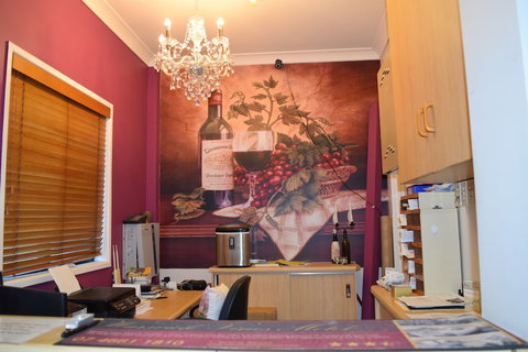 Warwick Vines Motel - Holiday Find 1