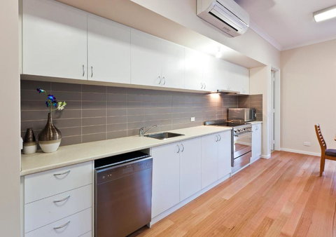 Whatmans Beach House - Holiday Find 5