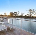 Gippsland Lakehouse a Canal frontage - Holiday Find