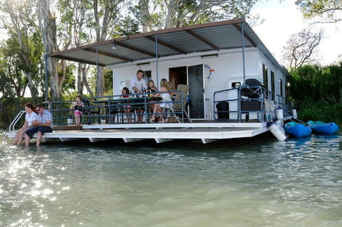 Renmark River Villas & Boats & Bedzzz - Holiday Find 3