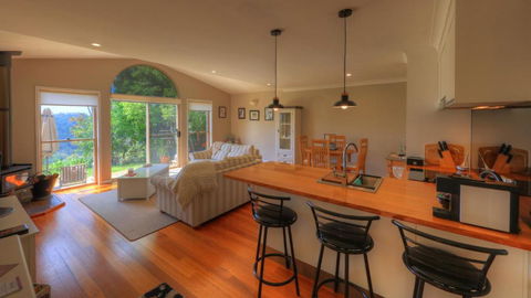 The Avenue At Montville Cottage - Holiday Find 1