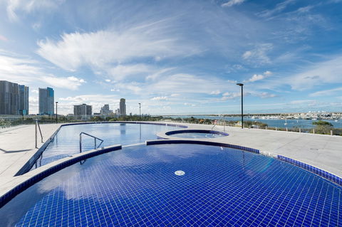 Meriton Suites Southport, Gold Coast - Holiday Find 3