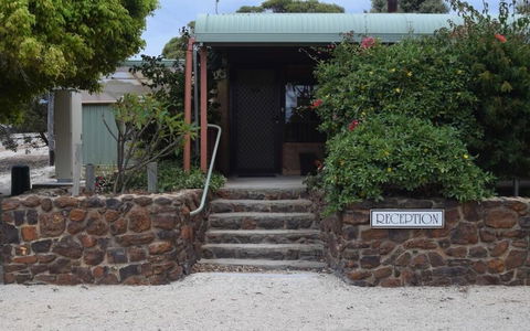 Hopetoun Motel & Chalet Village - Holiday Find 3