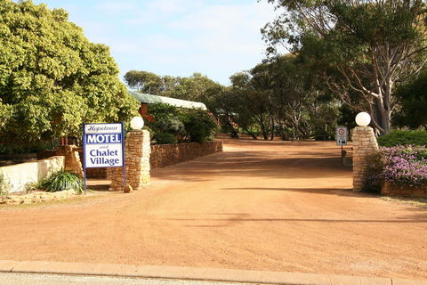 Hopetoun Motel & Chalet Village - Holiday Find 5