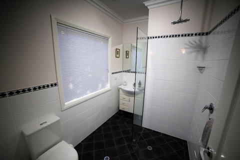 Lochnagar Barossa - Adults Only - Holiday Find 6