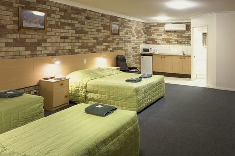 D'Aguilar Hotel Motel - Holiday Find 3