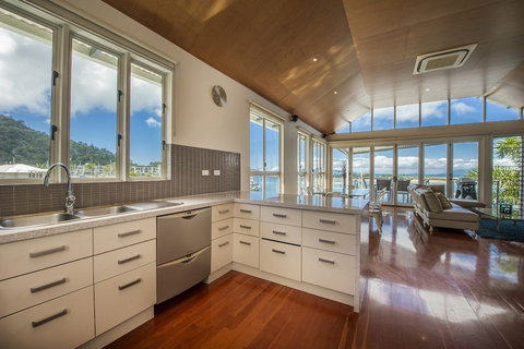 Waters Edge Townhouse 2 - Holiday Find 6