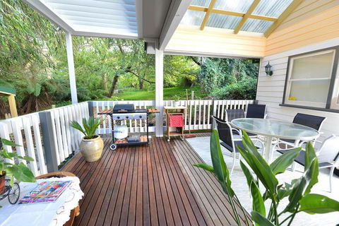 Aura Of The Dandenongs - Holiday Find 1