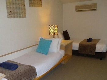 Ironbark - Deluxe Family Townhouse - Holiday Find 3