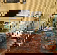 Parry Creek Farm Tourist Resort  Caravan Park - Holiday Find