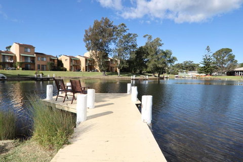 Holiday On The Water - Holiday Find 1