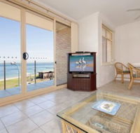 2 Bedroom Apartment Little Hut Unit 3 20 Kurrawa Close - Holiday Find