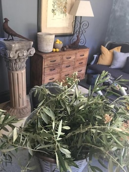 Elm Cottage Barn - Holiday Find 2