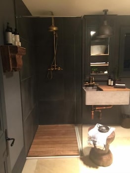 Elm Cottage Barn - Holiday Find 4