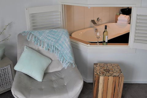 Ulverstone River Edge Apartments - Holiday Find 4