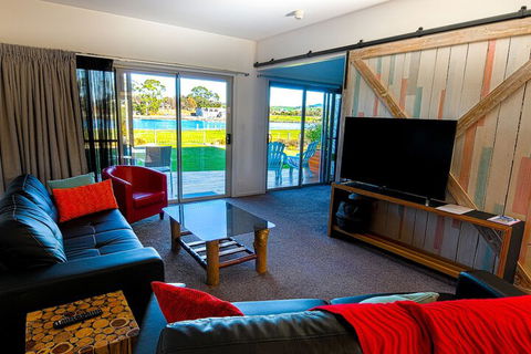 Ulverstone River Edge Apartments - Holiday Find 5