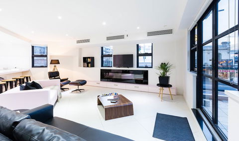 MADDISON, 3BDR Port Melbourne Apartment - Holiday Find 1